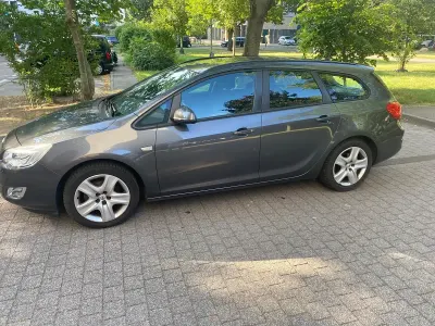 Gebraucht Opel Astra 115 PS (84 kW) 2011 Grau Kombi