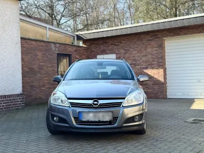 Gebraucht Opel Astra 101 PS (74 kW) 2007 Grau Kombi
