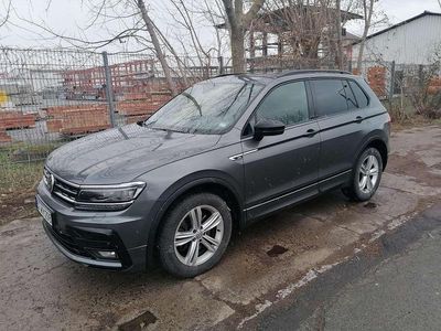 Grau Gebraucht 2020 VW Tiguan Highline SUV | 35.000 € (Fairer Preis)