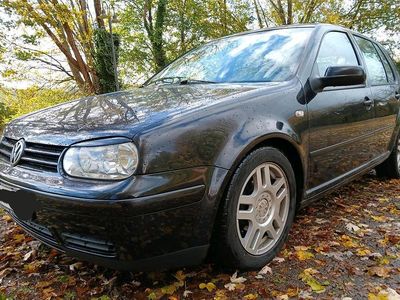 Schwarz Gebraucht 2002 VW Golf Limousine | 1.650 € (Etwas zu teuer)