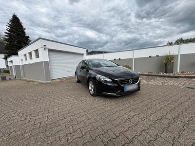 Second-hand Volvo V40 120 CP (88 kW) 2015 Negru Berlinǎ