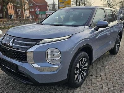 Neu Mitsubishi Outlander P-HEV Diamant Edition 136 PS (100 kW) 2026 Mondstein grau SUV