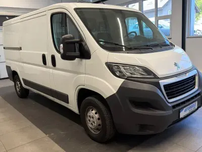 Gebraucht Peugeot Boxer 131 PS (96 kW) 2017 Weiß Van