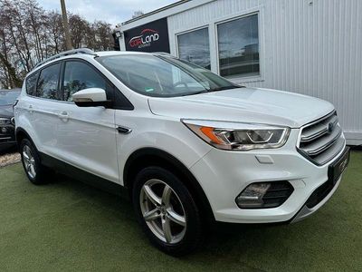 Gebraucht Ford Kuga Titanium 150 PS (110 kW) 2017 Weiß SUV