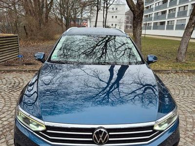 Blau Gebraucht 2021 VW Passat Elegance Kombi | 23.000 € (Teuer)