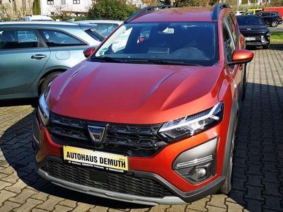 Gebraucht Dacia Jogger Expression 110 PS (80 kW) 2023 Terracotta Van / Kleinbus