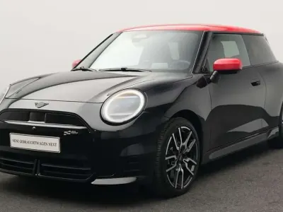 Gebraucht Mini Cooper SE 160 kW (218 PS) 2024 Schwarz Kleinwagen