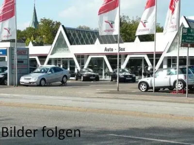 Gebraucht Toyota Yaris Elegant 116 PS (85 kW) 2022 Warm gold metallic, dach schwarz Kleinwagen