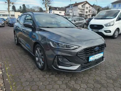 Gebraucht Ford Focus ST-Line X 116 PS (85 kW) 2025 Grau Limousine