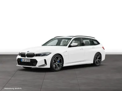 Gebraucht BMW 330e Comfort Edition 292 PS (214 kW) 2025 Kombi