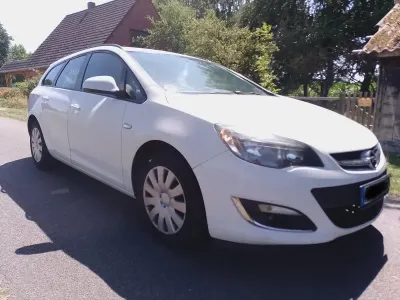 Gebraucht Opel Astra 95 PS (69 kW) 2013 Weiß Kombi