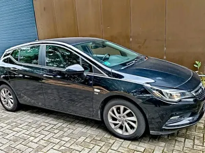 Gebraucht Opel Astra 110 PS (80 kW) 2019 Schwarz Limousine