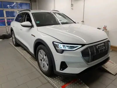 Używany Audi e-tron Sport 300 kW (408 KM) 2023 Biały SUV