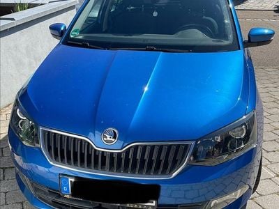 Blau Gebraucht 2015 Skoda Fabia Style Kleinwagen | 11.500 € (Fairer Preis)