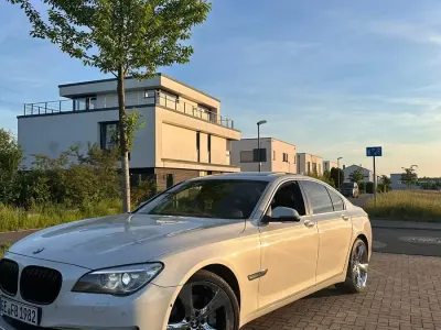 Gebraucht BMW 730 258 PS (189 kW) 2012 Weiß Limousine