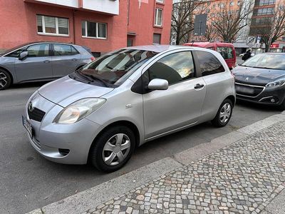 Gebraucht Toyota Yaris 69 PS (50 kW) 2006 Silber Kleinwagen