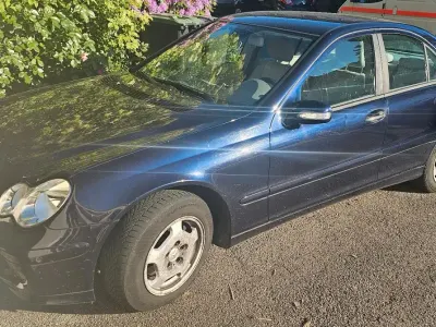 Gebraucht Mercedes C180 143 PS (105 kW) 2006 Blau Limousine