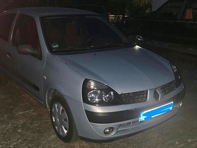 Gebraucht Renault Clio II 70 PS (51 kW) 2003 Grau Kleinwagen