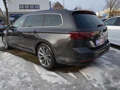 Gebraucht VW Passat R-line 150 PS (110 kW) 2023 Mangangrau metallic (metallic) Kombi