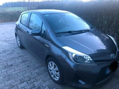Gebraucht Toyota Yaris Hybrid 100 PS (73 kW) 2012 Grau Kleinwagen