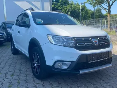 Gebraucht Dacia Sandero Celebration 90 PS (66 kW) 2018 Weiß Kleinwagen