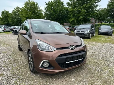 Gebraucht Hyundai i10 YES! 87 PS (63 kW) 2015 Braun Kleinwagen