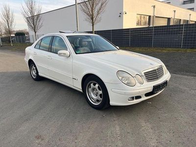 Weiß Gebraucht 2005 Mercedes E280 Limousine | 7.990 € (Etwas zu teuer)