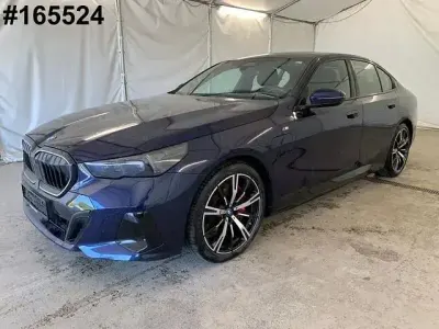 Gebraucht BMW 550e M Sport 489 PS (359 kW) 2024 Tansanitblau ii metallic Limousine