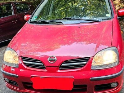 Nissan Almera Tino