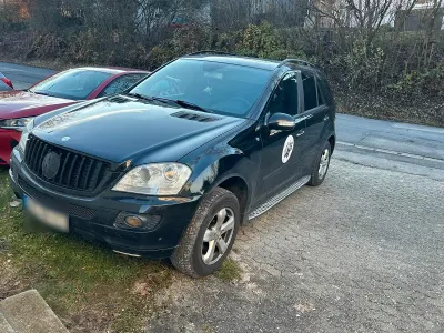 Gebraucht Mercedes ML320 241 PS (177 kW) 2006 Schwarz SUV