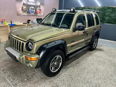 Käytetty Jeep Cherokee 204 HP (150 kW) 2005 Vihreä Katumaasturi