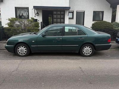 Gebraucht Mercedes E200 1998 Grün Limousine