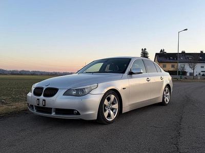 Gebraucht BMW 530 218 PS (160 kW) 2004 Silber Limousine