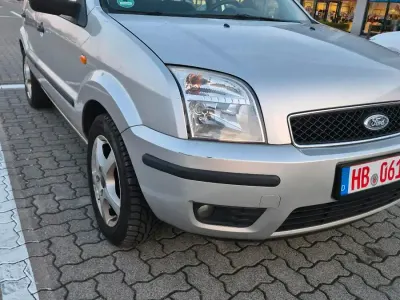 Usata Ford Fusion 90 CV (66 kW) 2004 Argento Utilitaria