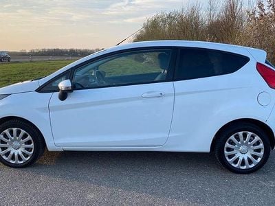 Gebraucht Ford Fiesta Titanium 82 PS (60 kW) 2011 Weiß Kleinwagen
