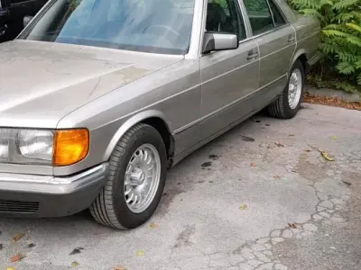 Second-hand Mercedes 300 SE 180 CP (132 kW) 1985 Gri Berlinǎ