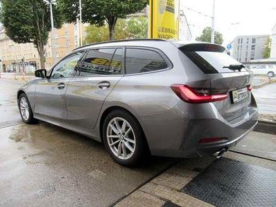 Gebraucht BMW 320 190 PS (139 kW) 2023 Grau Kombi