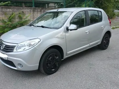 Gebraucht Dacia Sandero 75 PS (55 kW) 2012 Grau Kleinwagen