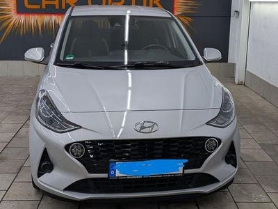 Silber Gebraucht 2021 Hyundai i10 Edition 30+ Kleinwagen | 13.100 € (Etwas zu teuer)