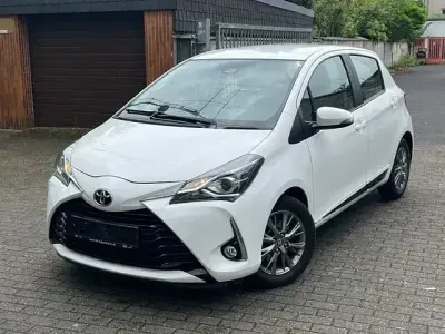 Gebraucht Toyota Yaris Comfort 112 PS (82 kW) 2017 Super (pure) white ii Kleinwagen
