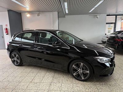 Gebraucht Mercedes B200 Urban 163 PS (119 kW) 2025 Schwarz Van / Kleinbus