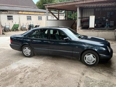 Mercedes E200