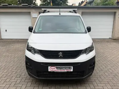 Gebraucht Peugeot Partner Premium 131 PS (96 kW) 2019 Silber Van / Kleinbus