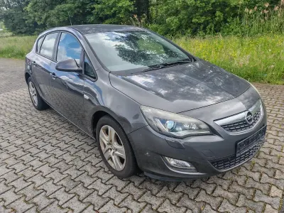 Usata Opel Astra Sport 110 CV (80 kW) 2008 Marrone Berlina