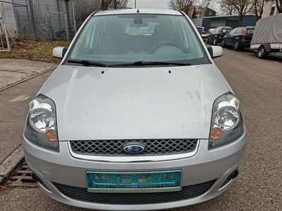 Gebraucht Ford Fiesta Ghia 80 PS (58 kW) 2007 Silber Kleinwagen