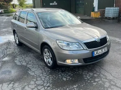 Gebraucht Skoda Octavia Elegance 122 PS (89 kW) 2010 Beige Kombi