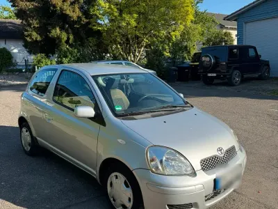 Second-hand Toyota Yaris 65 CP (47 kW) 2005 Argintiu Hatchback