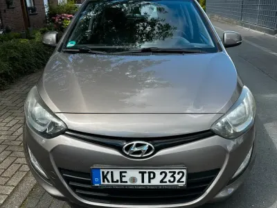 Gebraucht Hyundai i20 86 PS (63 kW) 2013 Gold Kleinwagen