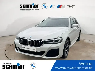 Gebraucht BMW 520 M Sport 190 PS (139 kW) 2023 Alpinweiß uni Kombi