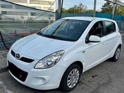 Second-hand Hyundai i20 77 CP (56 kW) 2011 Alb Hatchback